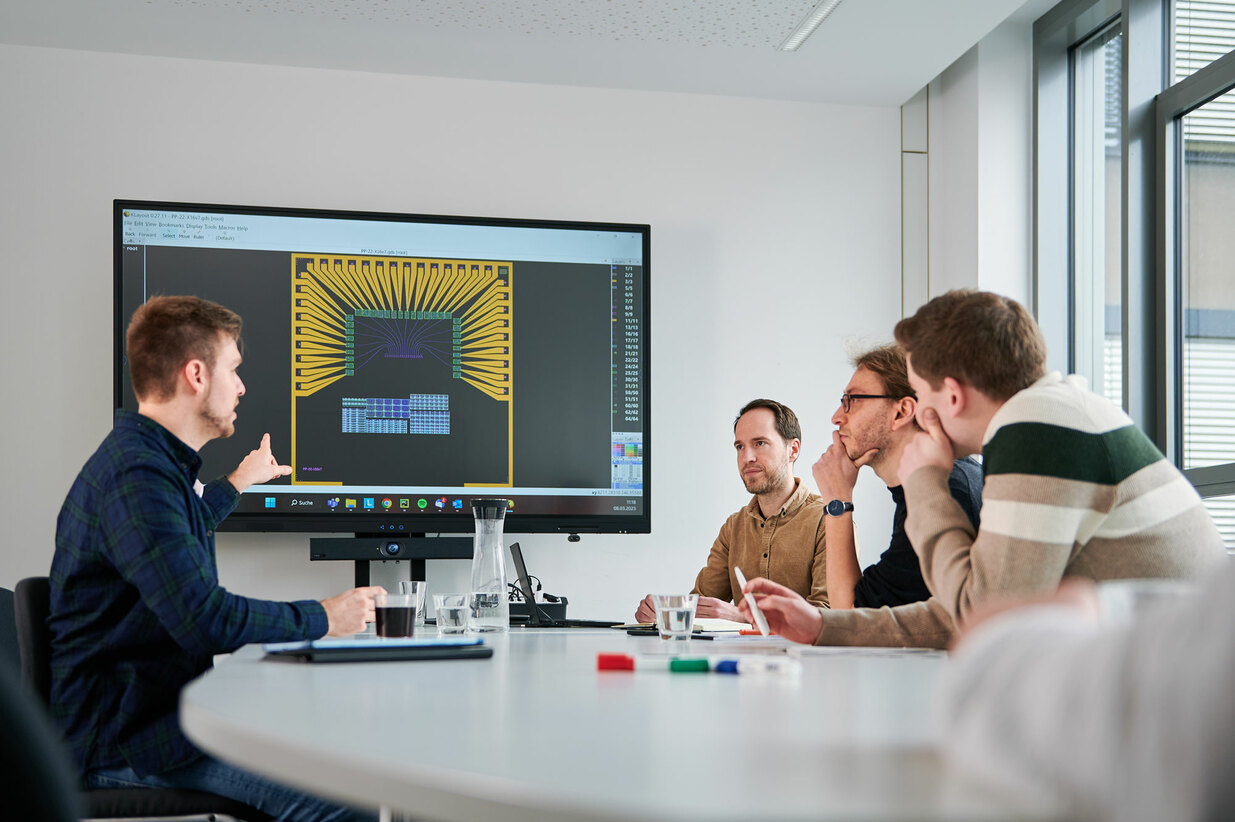 Work_impressions_Pixel_Photonics_Teammeeting_at_CenTech_Muenster_SNSPD_Chip_Design
