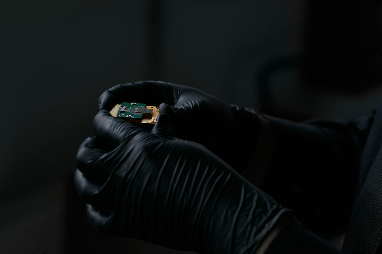 Chip_for_Single_Photon_Detector_in_Hands_at_Pixel_Photonics_Lab_in_Germany