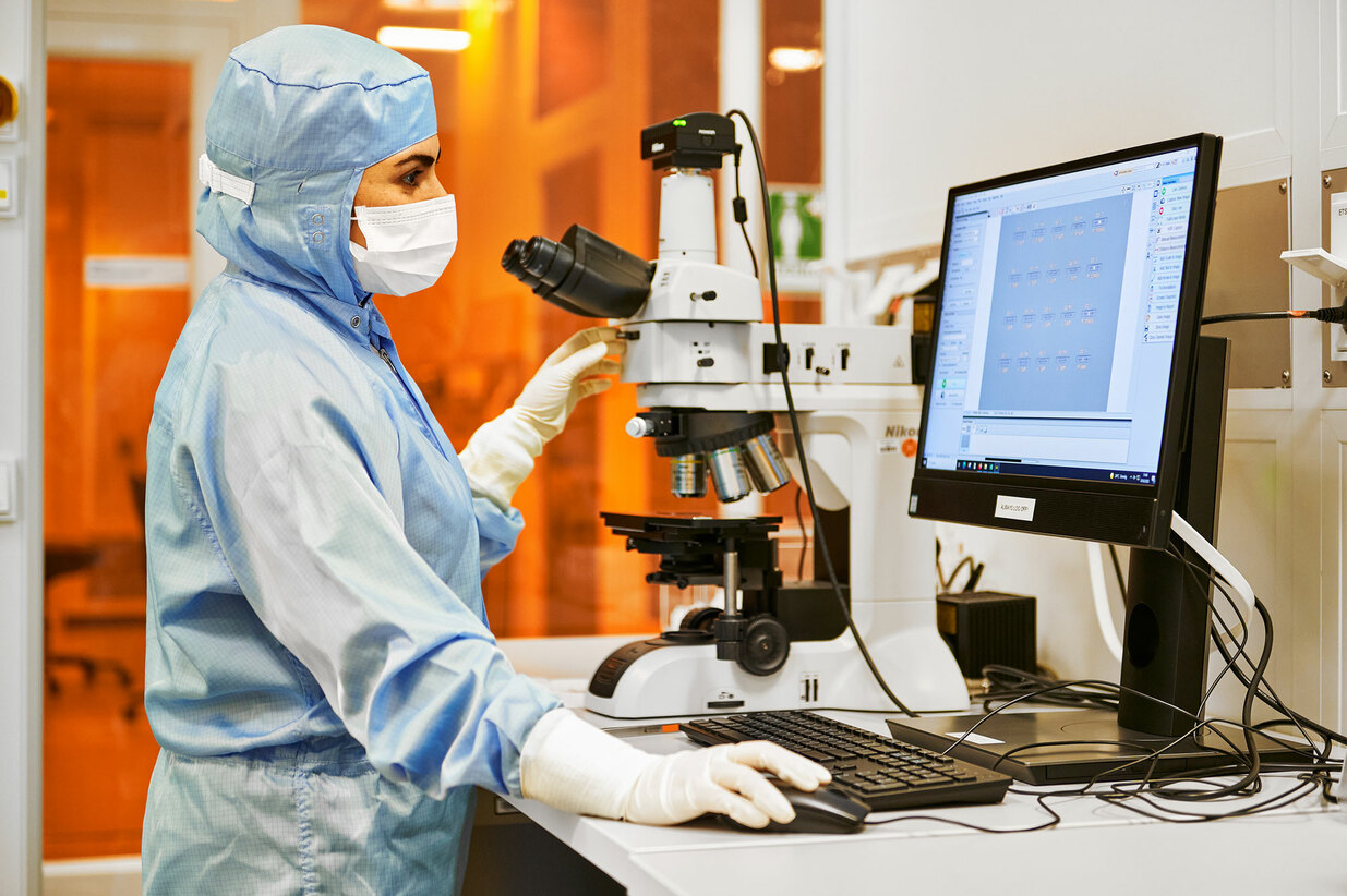 Pixel_Photonics_Work_impressions_Cleanroom_Fabrication_SNSPD_Single_Photon_Detectors